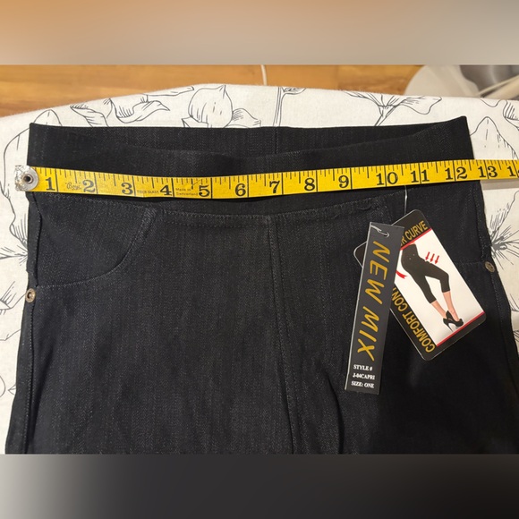 NWT Black Jean style Capri leggings - Picture 5 of 6
